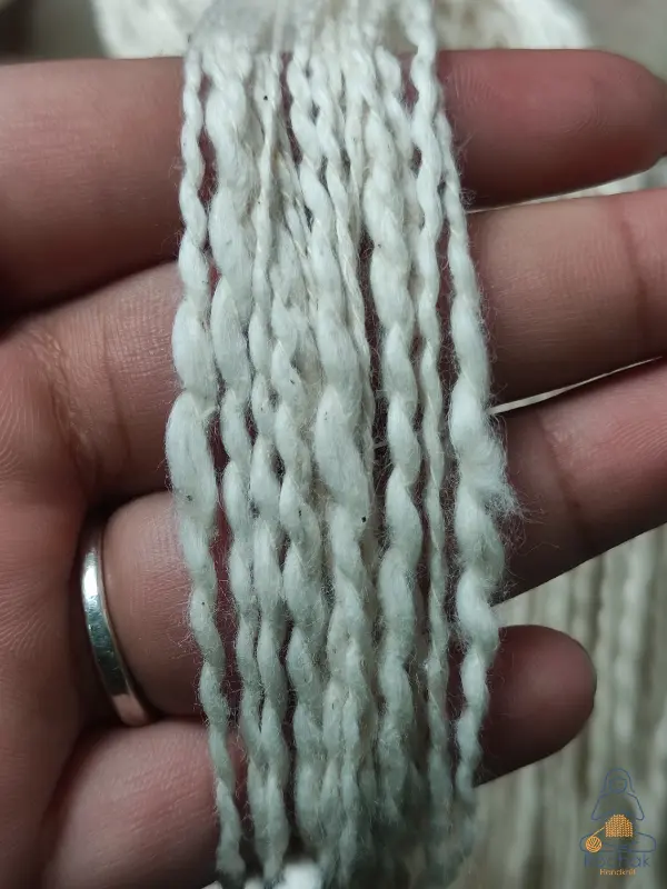 Rohstoffe – Baumwoll-Flammengarn – handgestrickt von Rochak