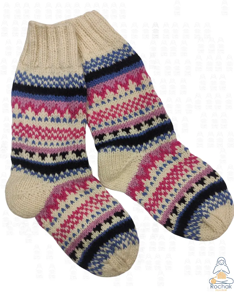 handgebreide accessoires gemaakt door damesbreister bij Rochak handknit Craft