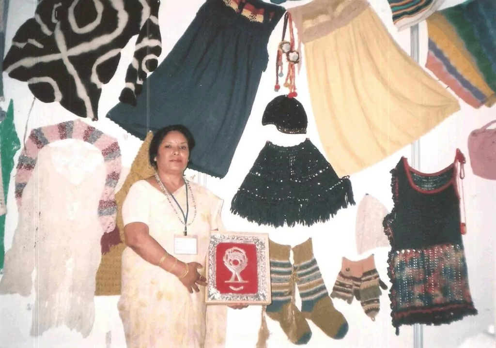 Über Rochak Handknit Craft 2 Rukmani devi shrestha, Inhaberin von Rochak Handknit, gewinnt den Preis